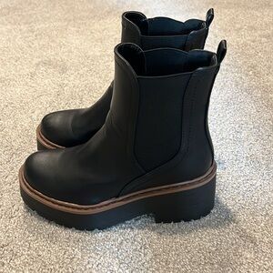 Soda Black Chelsea boots